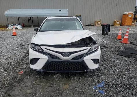 2020 Toyota Camry Se z USA, uszkodzony, nr VIN 4T1G11AK4LU983842